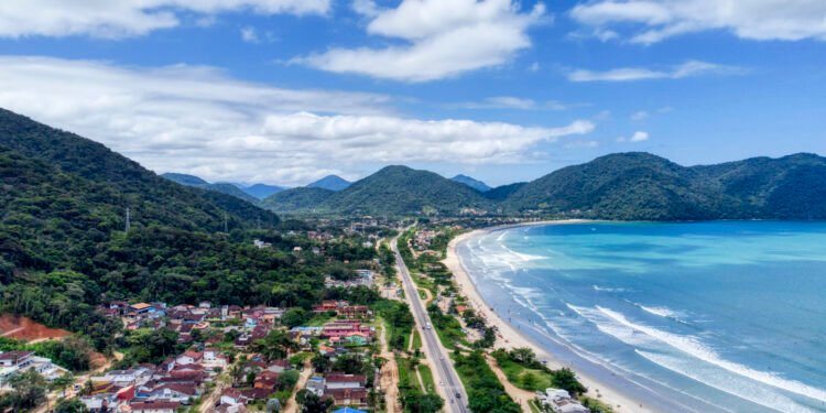 Descubra Ubatuba : Onde as Ondas Encontram a Natureza Intocada!