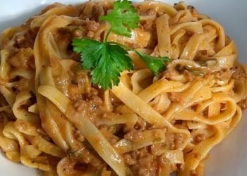 Macarronada de Carne Moída Simples Fácil e Deliciosa. Almoço pronto em 15 minutos.