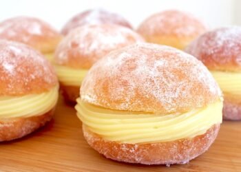 Sonho de padaria mega fofinho e com recheio cremoso – Um sonho de receita!